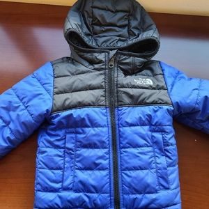 SOLD - North Face Reversible Chimborazo  - 2T
